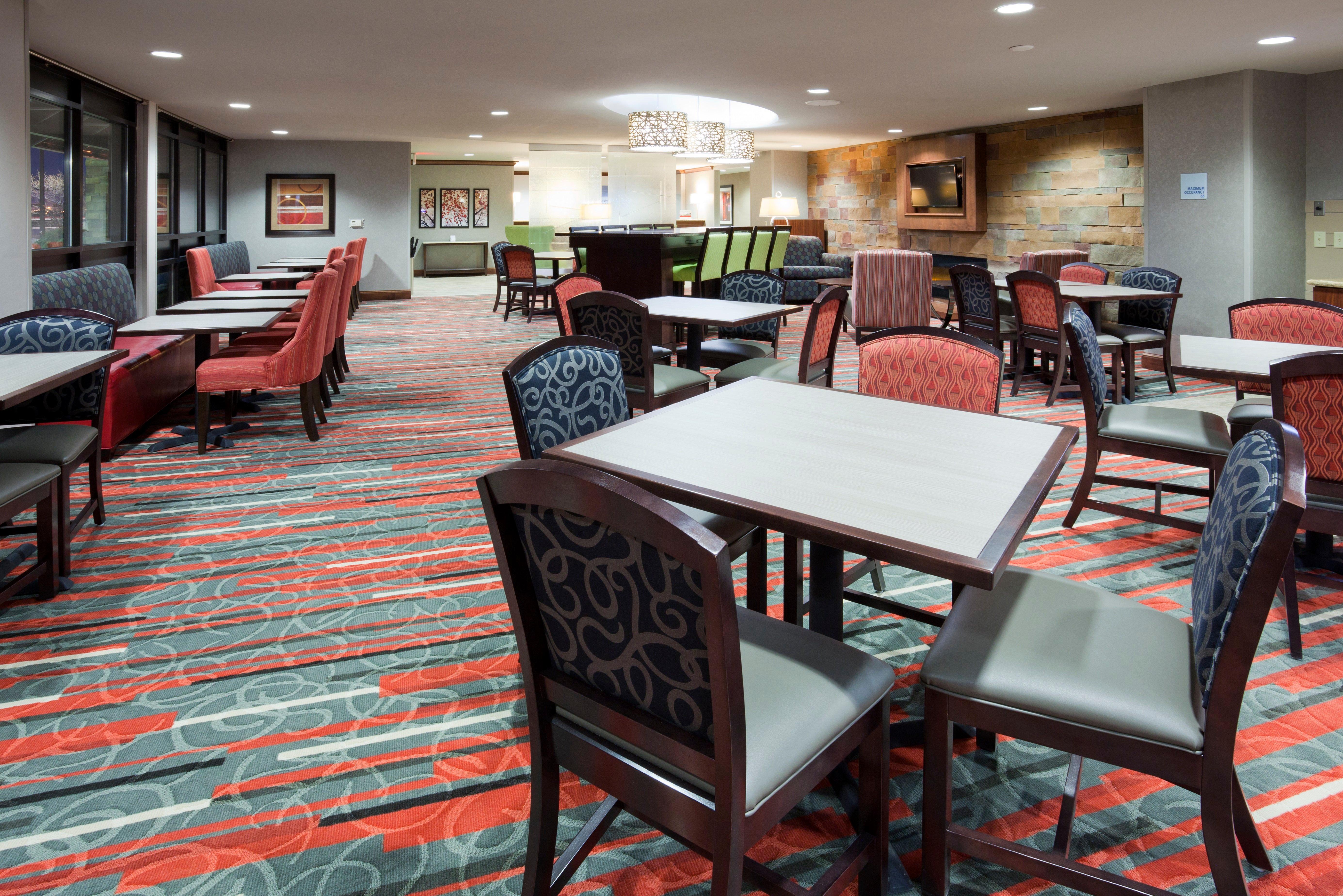 Holiday Inn Express & Suites Bloomington West By Ihg מראה חיצוני תמונה