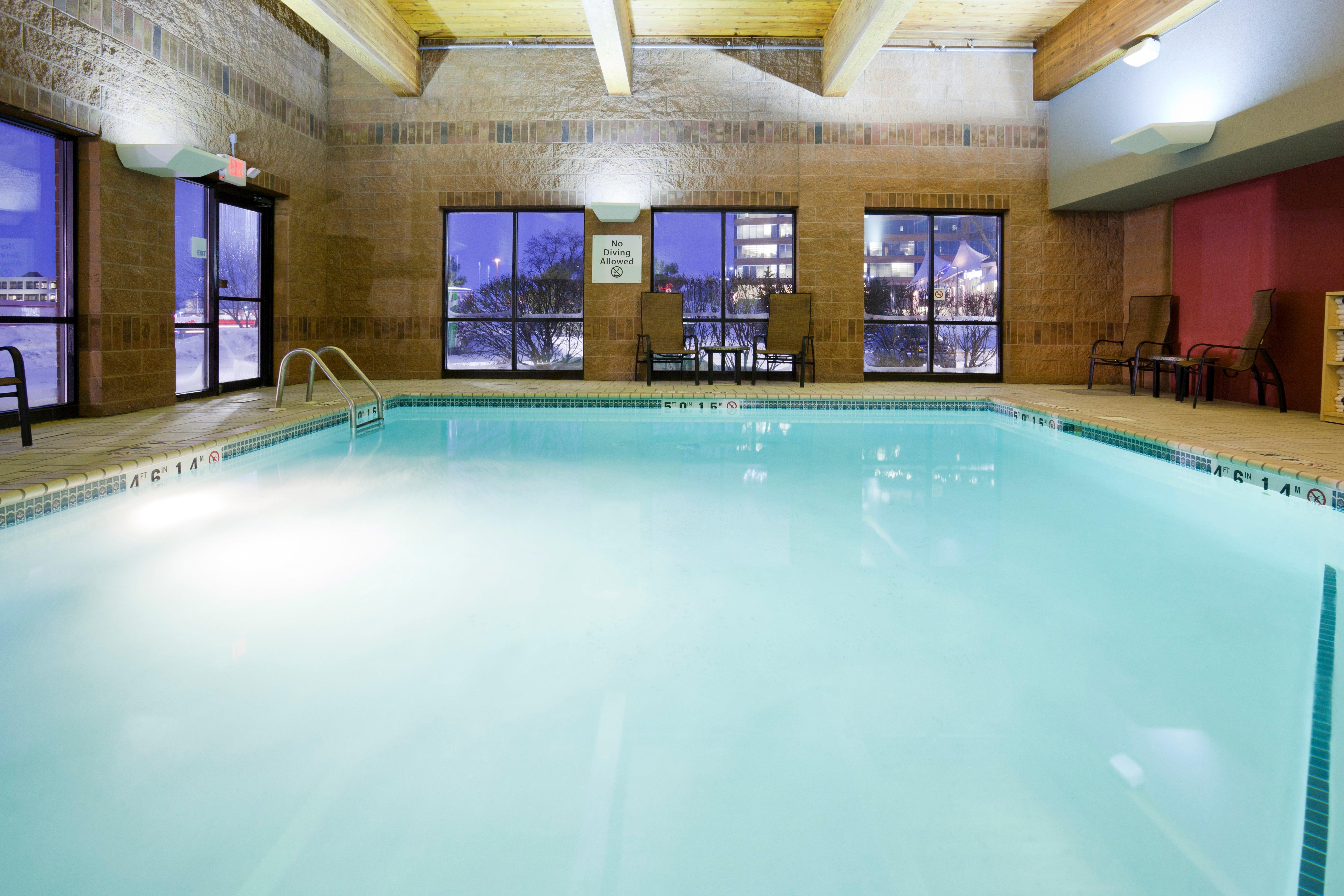 Holiday Inn Express & Suites Bloomington West By Ihg מראה חיצוני תמונה