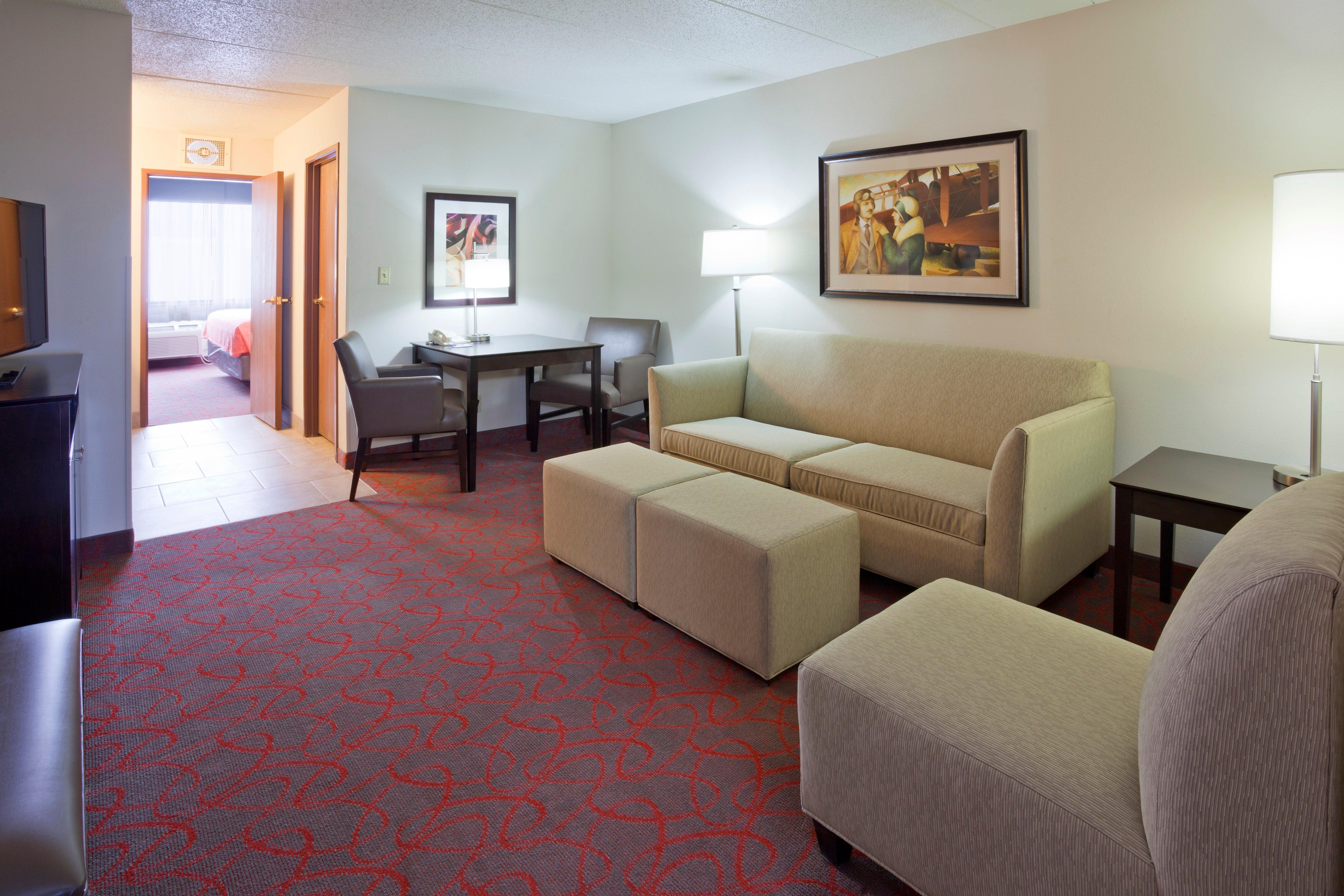 Holiday Inn Express & Suites Bloomington West By Ihg מראה חיצוני תמונה