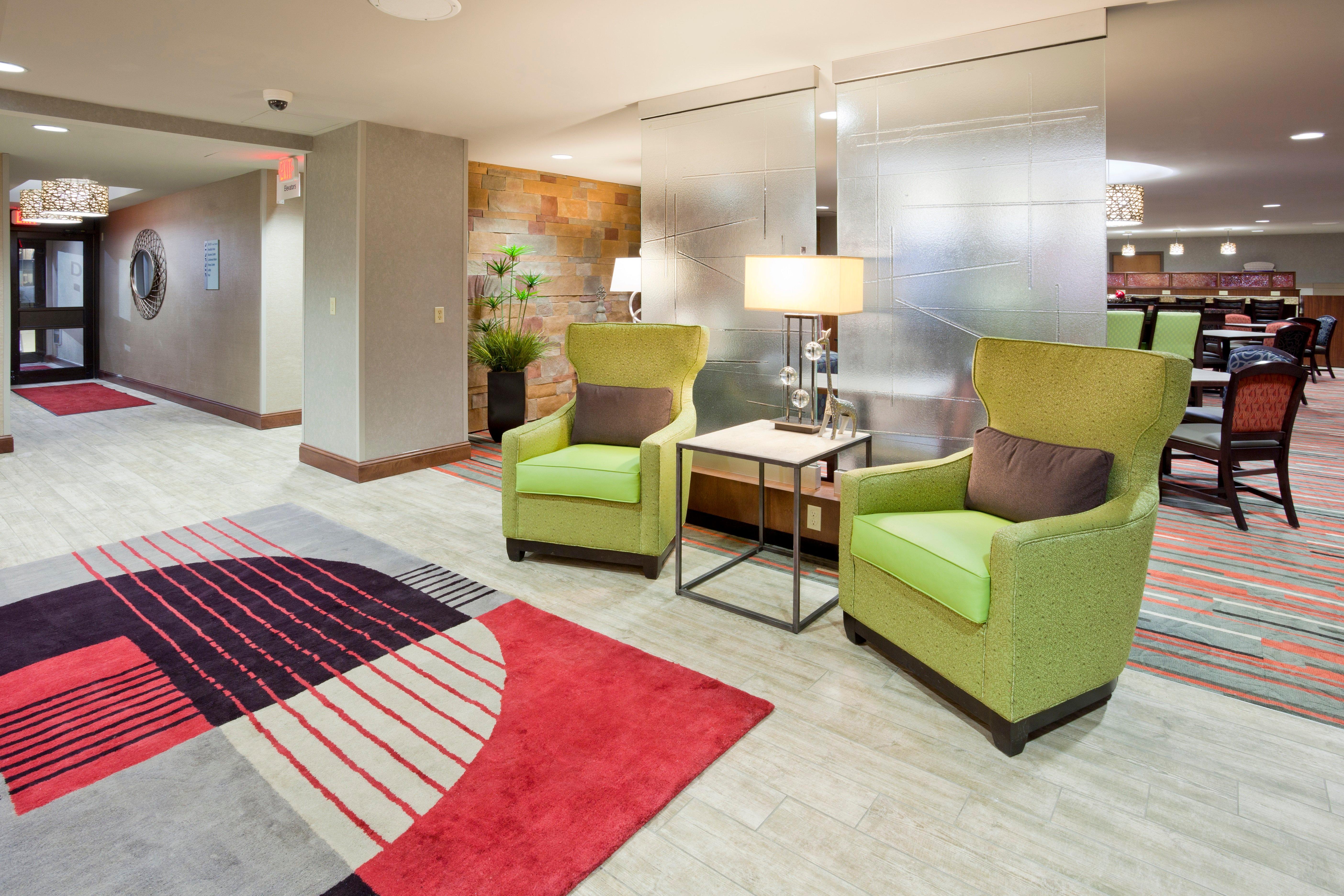 Holiday Inn Express & Suites Bloomington West By Ihg מראה חיצוני תמונה