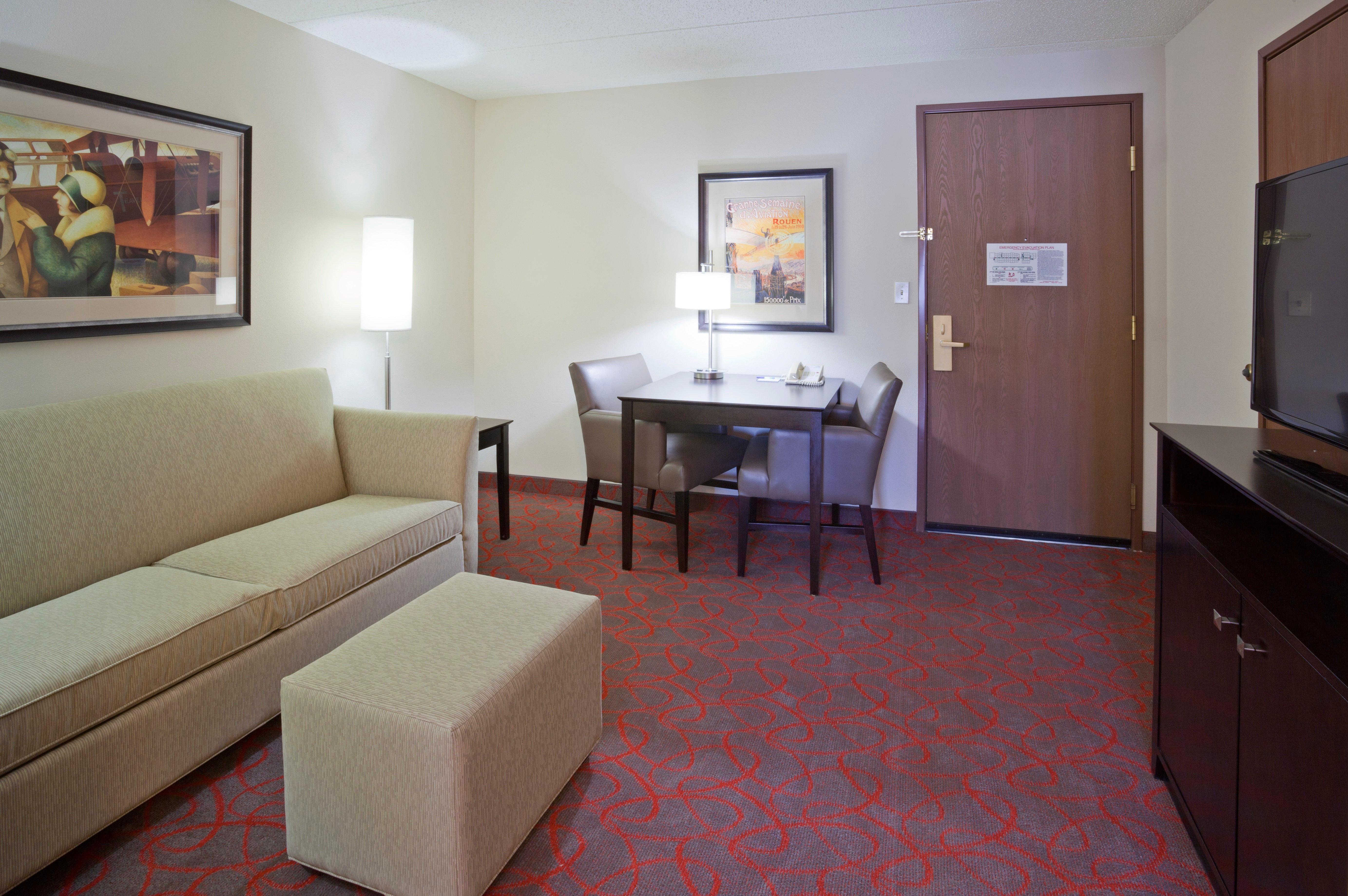 Holiday Inn Express & Suites Bloomington West By Ihg מראה חיצוני תמונה