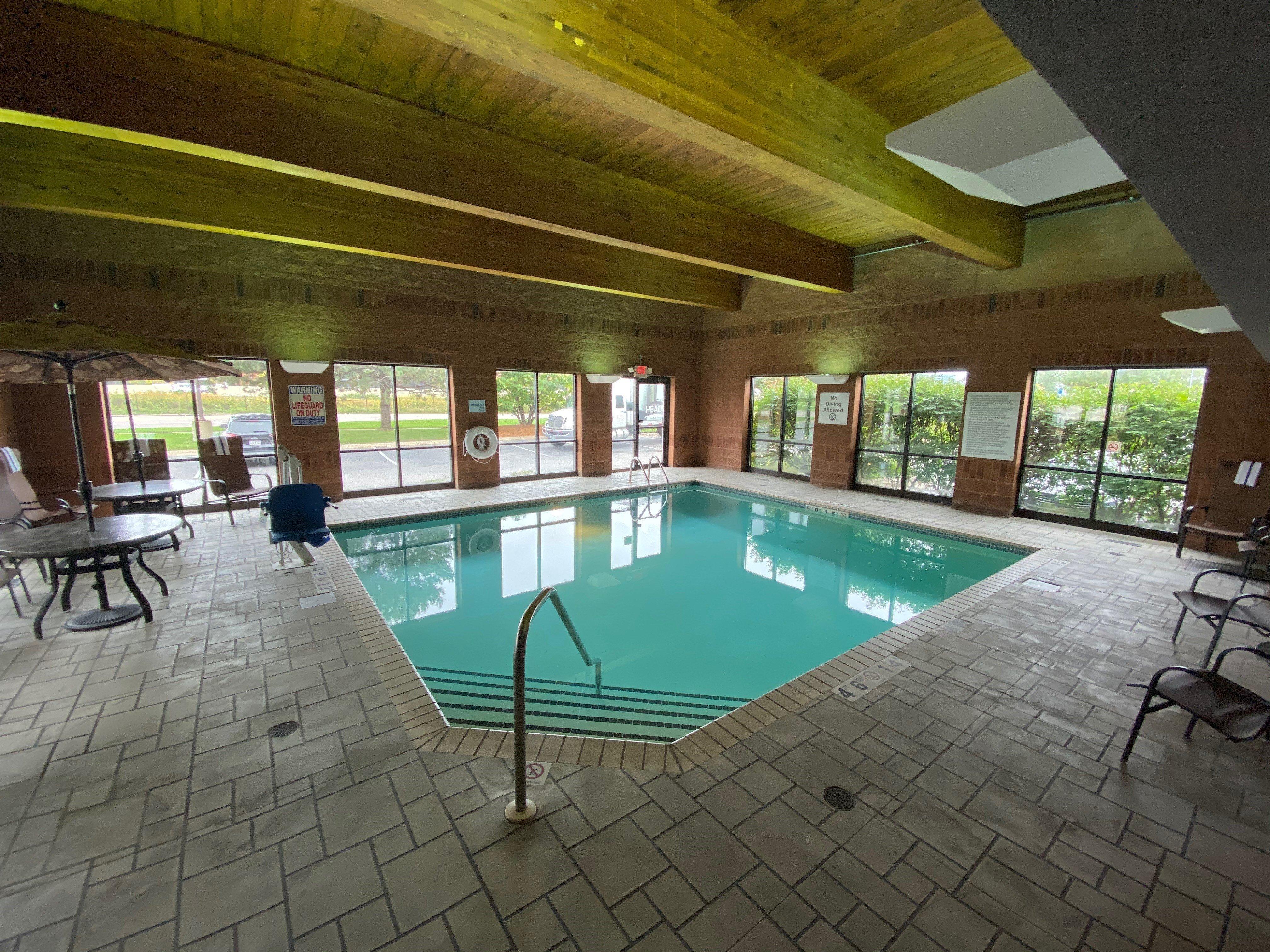 Holiday Inn Express & Suites Bloomington West By Ihg מראה חיצוני תמונה